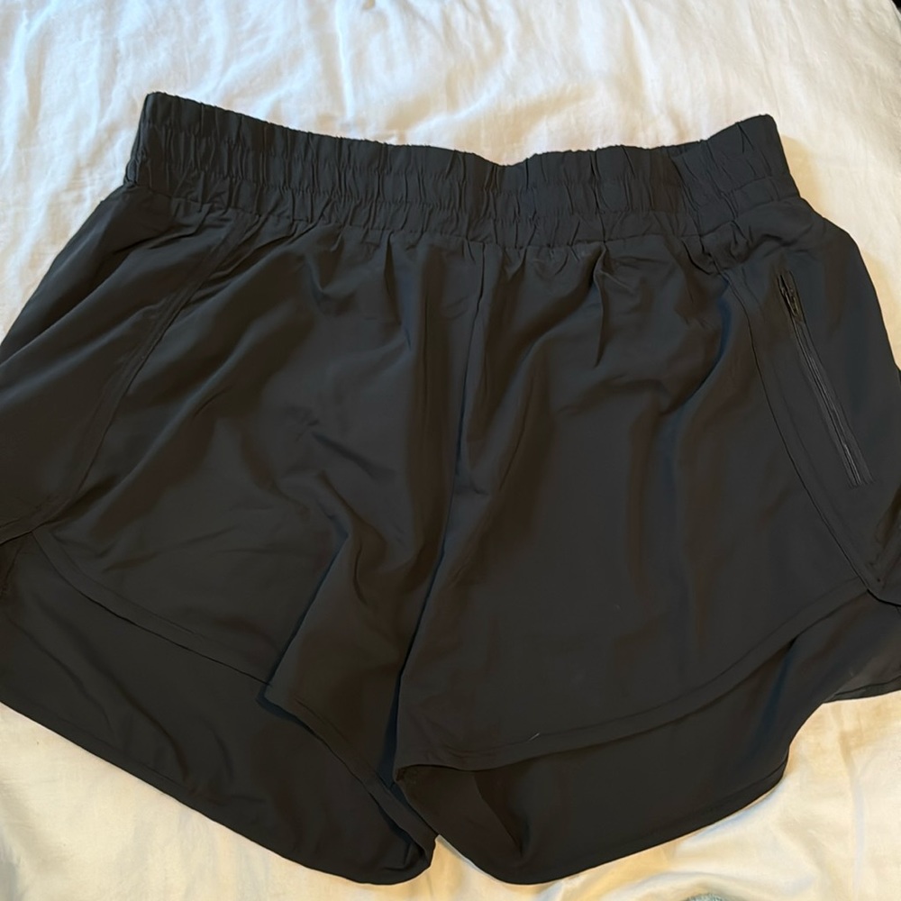 Running shorts with liner